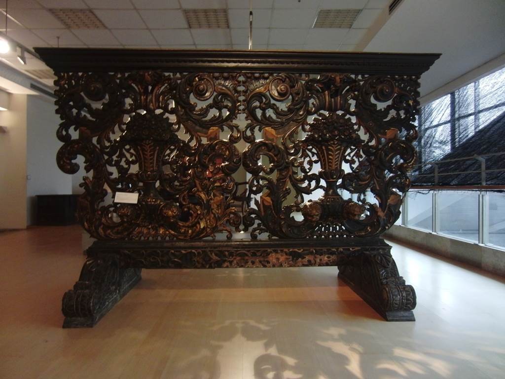 インドネシアの昔の家具